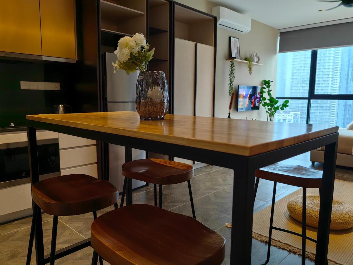 Scarletz Suites Klcc By De Harlequins Guesthouse Kuala Lumpur Eksteriør billede